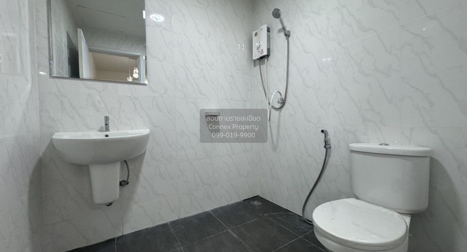 For sale 3 bedrooms townhouse in Bang Khun Thian, Bangkok