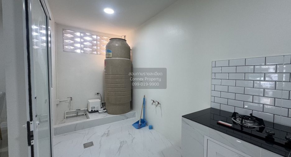For sale 3 bedrooms townhouse in Bang Khun Thian, Bangkok