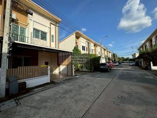 For sale 3 bedrooms townhouse in Mueang Nonthaburi, Nonthaburi