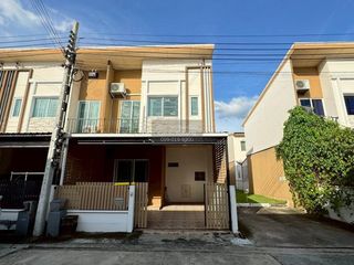 For sale 3 bedrooms townhouse in Mueang Nonthaburi, Nonthaburi