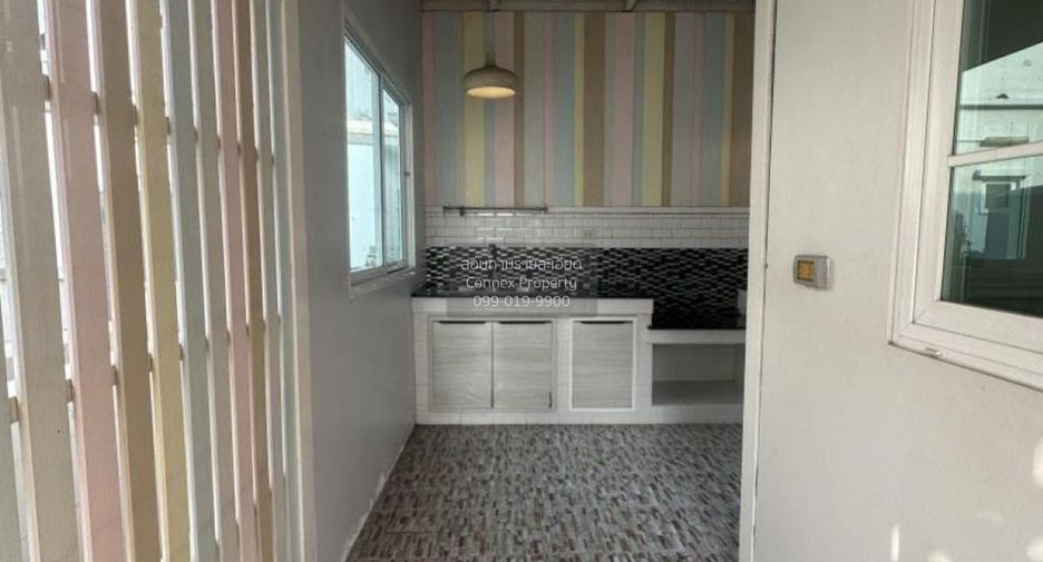 For sale 4 bedrooms house in Mueang Pathum Thani, Pathum Thani