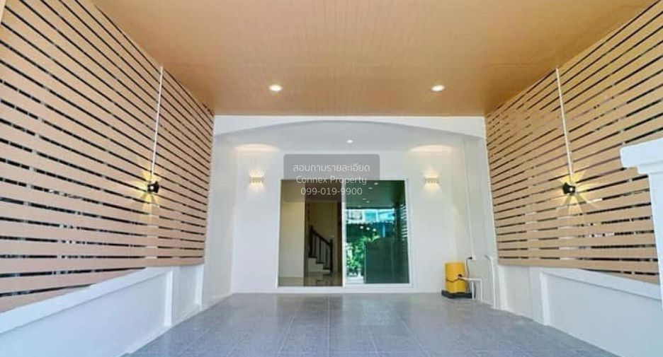 À vendre 3 chambres maison de ville à Krathum Baen, Samut Sakhon