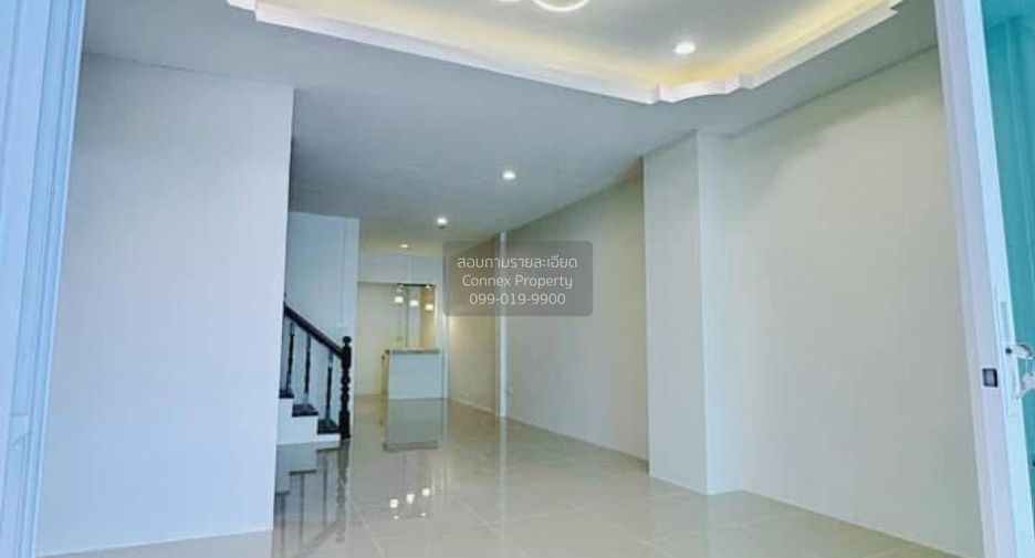 À vendre 3 chambres maison de ville à Krathum Baen, Samut Sakhon