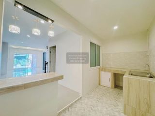 À vendre 3 chambres maison de ville à Krathum Baen, Samut Sakhon