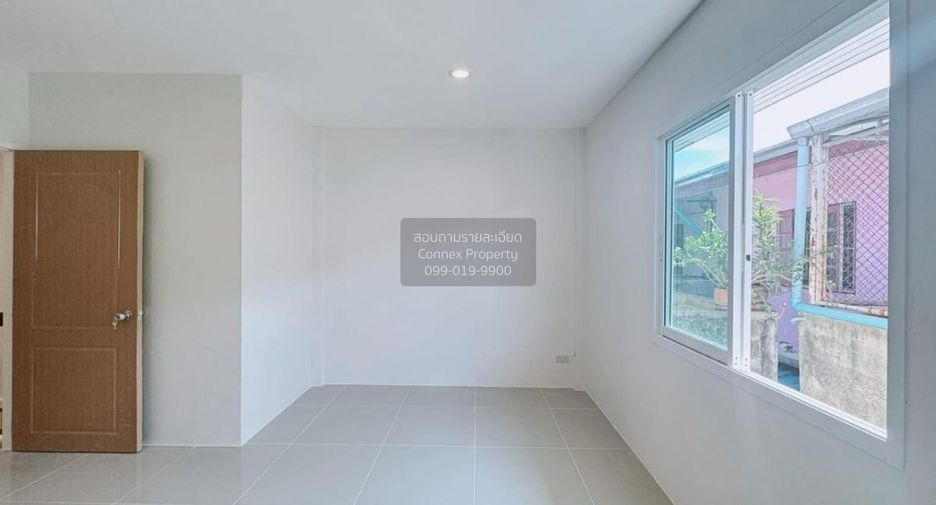 À vendre 3 chambres maison de ville à Krathum Baen, Samut Sakhon