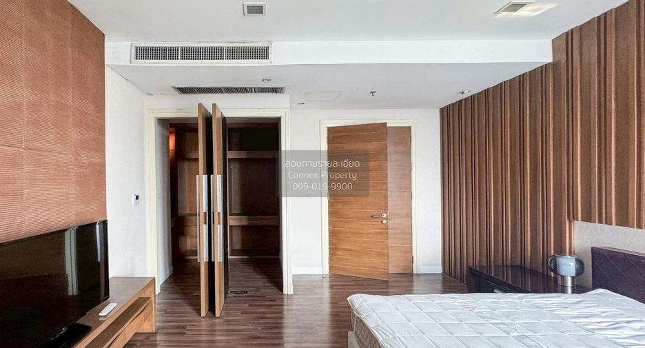 For sale 3 bedrooms condo in Khlong Toei, Bangkok