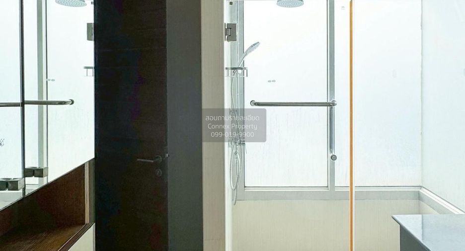 For sale 3 bedrooms condo in Khlong Toei, Bangkok