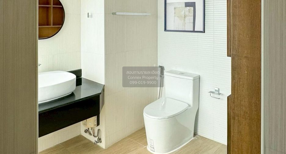 For sale 3 bedrooms condo in Khlong Toei, Bangkok