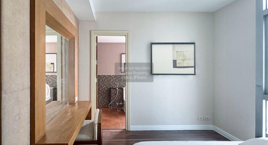 For sale 3 bedrooms condo in Khlong Toei, Bangkok