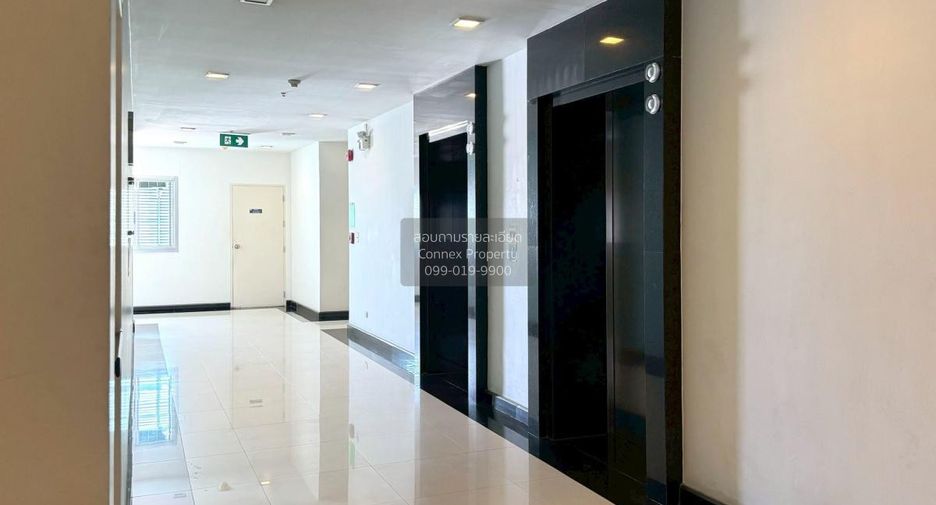 For sale 3 bedrooms condo in Khlong Toei, Bangkok