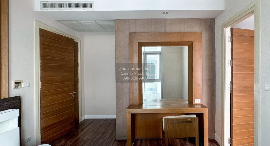 For sale 3 bedrooms condo in Khlong Toei, Bangkok