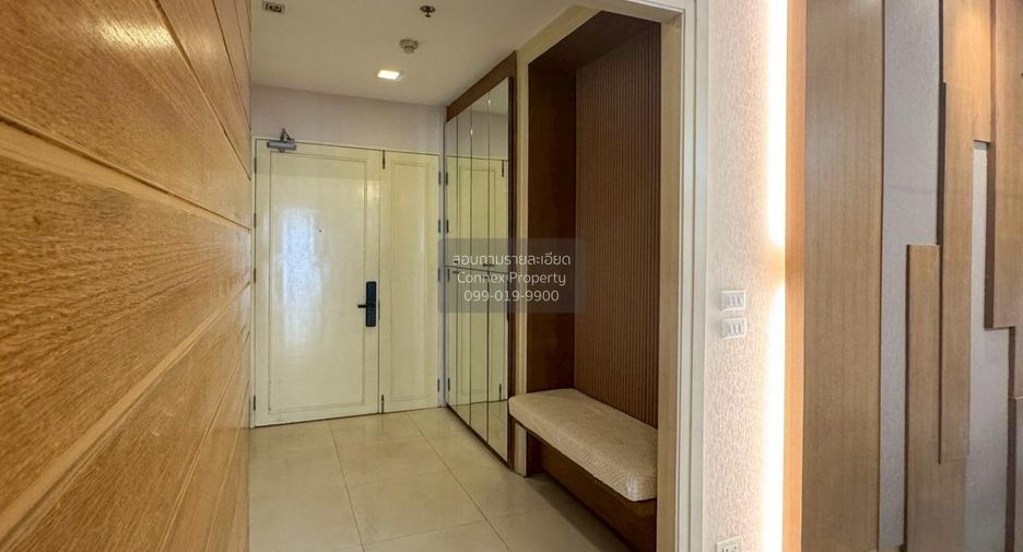 For sale 3 bedrooms condo in Khlong Toei, Bangkok