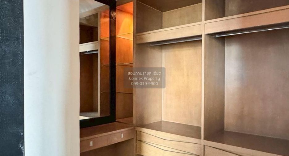 For sale 3 bedrooms condo in Khlong Toei, Bangkok