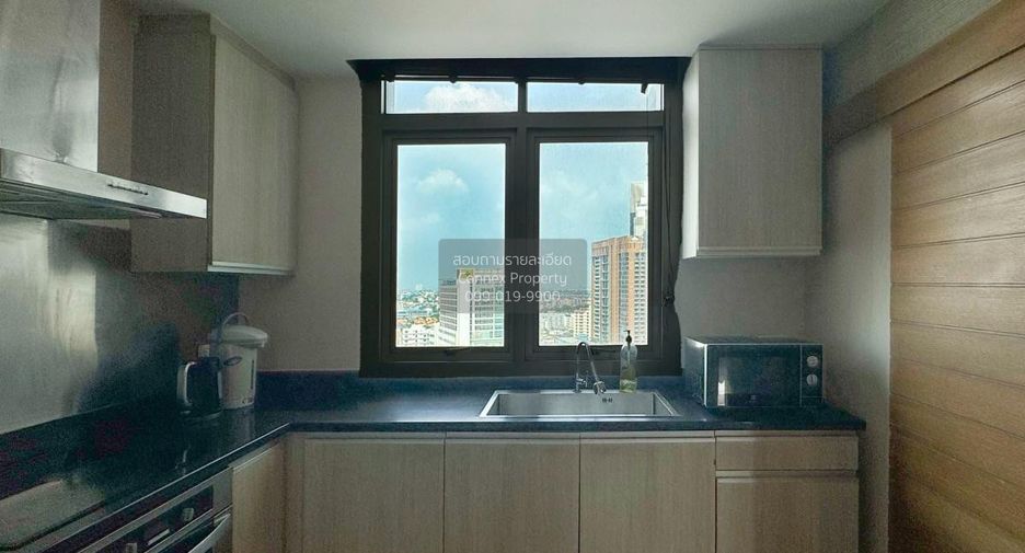 For sale 3 bedrooms condo in Khlong Toei, Bangkok