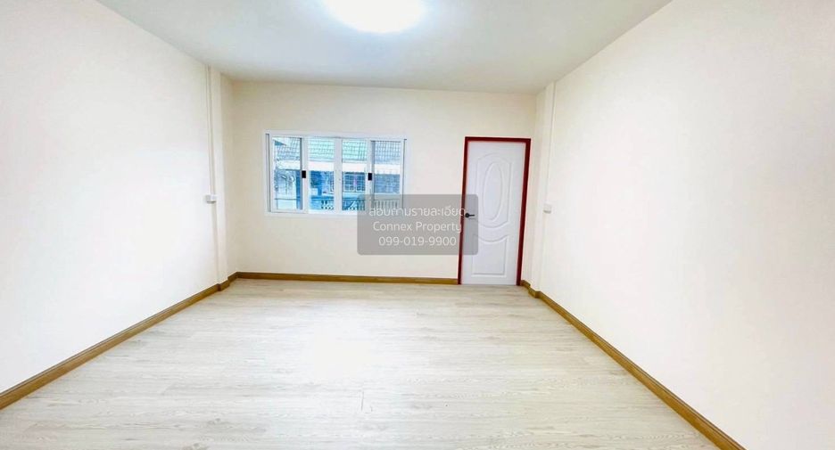 Casa adosada en venta de 3 habitaciones en Bang Kapi, Bangkok