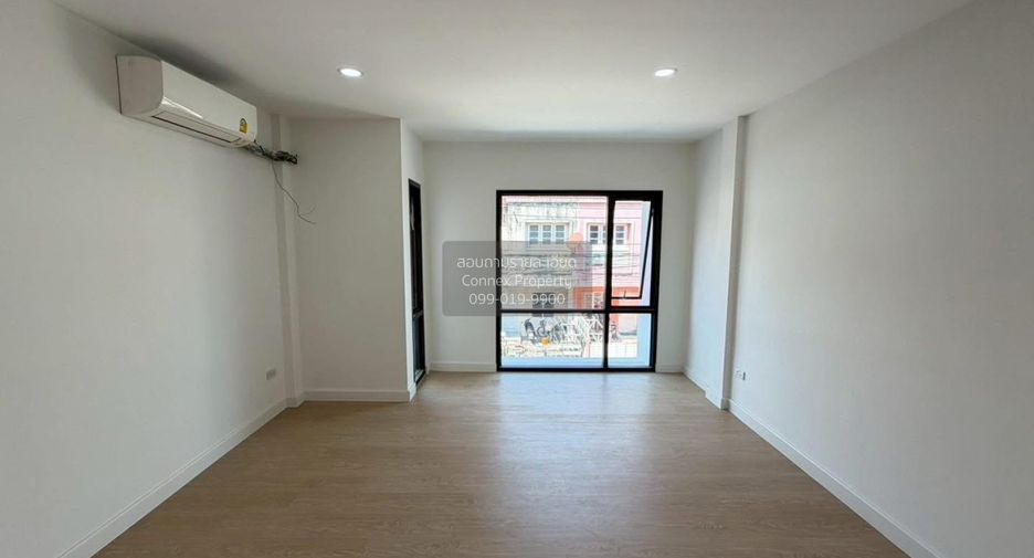 Reihenhaus zum Kauf mit 2 Zimmer in Bang Khen, Bangkok