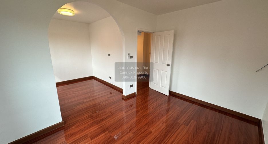 For sale 2 bedrooms townhouse in Mueang Pathum Thani, Pathum Thani