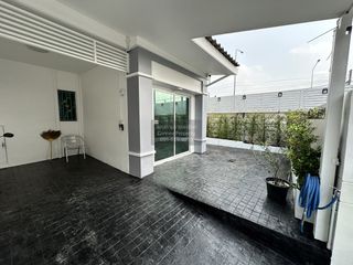 For sale 2 bedrooms townhouse in Mueang Pathum Thani, Pathum Thani