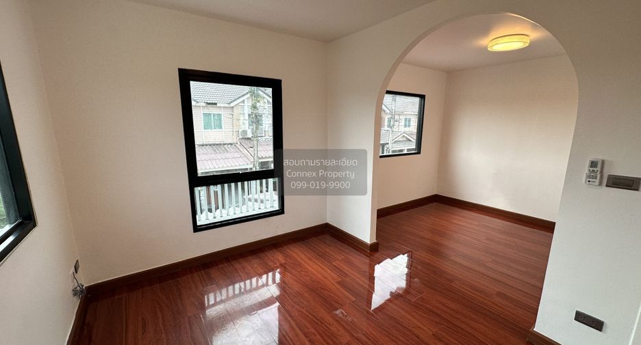 For sale 2 bedrooms townhouse in Mueang Pathum Thani, Pathum Thani