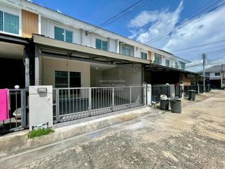 Casa adosada en venta de 3 habitaciones en Khlong Luang, Pathum Thani