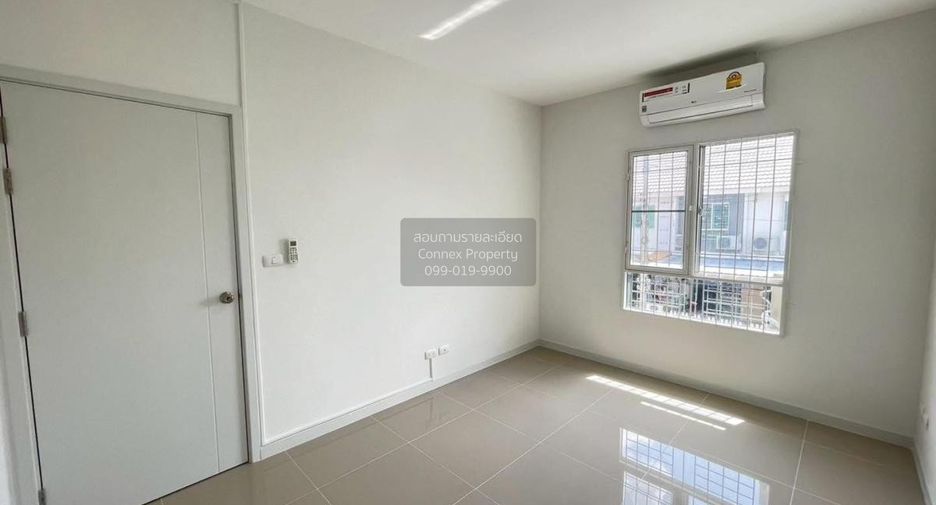 Casa adosada en venta de 3 habitaciones en Khlong Luang, Pathum Thani