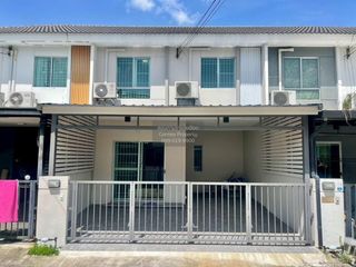 Casa adosada en venta de 3 habitaciones en Khlong Luang, Pathum Thani