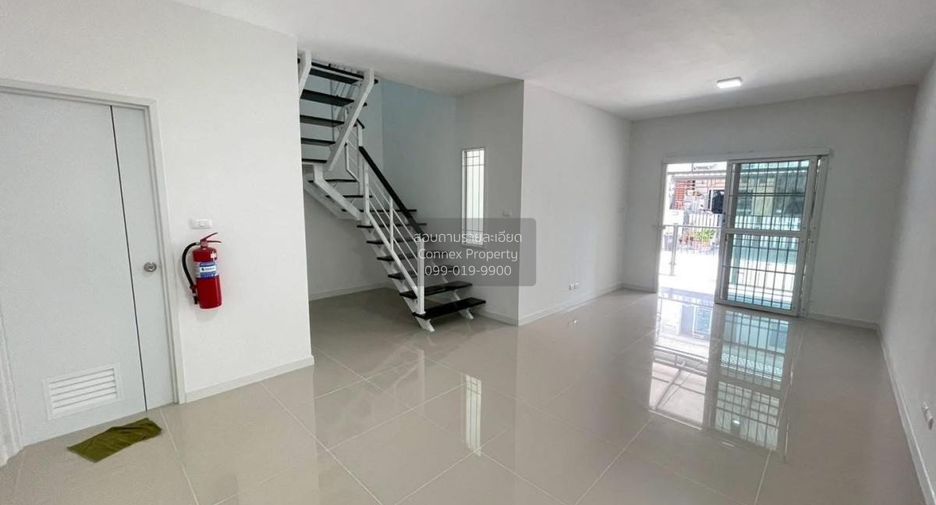 Casa adosada en venta de 3 habitaciones en Khlong Luang, Pathum Thani