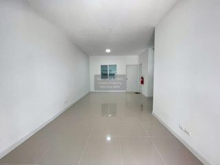 Casa adosada en venta de 3 habitaciones en Khlong Luang, Pathum Thani