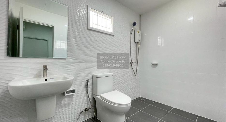 Casa adosada en venta de 3 habitaciones en Khlong Luang, Pathum Thani