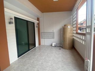 Casa adosada en venta de 3 habitaciones en Khlong Luang, Pathum Thani