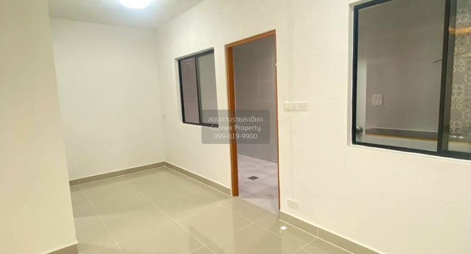 Casa adosada en venta de 3 habitaciones en Khlong Luang, Pathum Thani