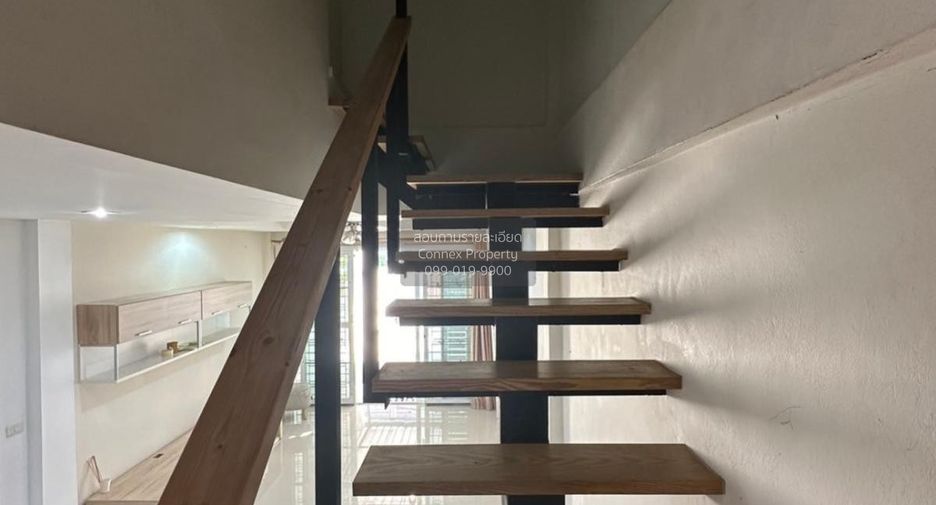 Casa adosada en venta de 4 habitaciones en Wang Thonglang, Bangkok