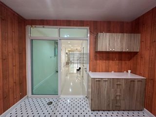 Casa adosada en venta de 4 habitaciones en Wang Thonglang, Bangkok