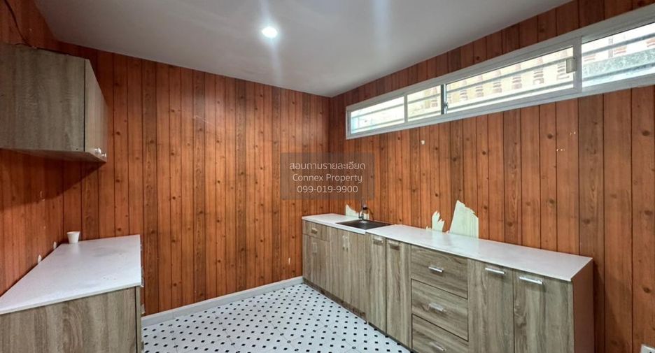 Casa adosada en venta de 4 habitaciones en Wang Thonglang, Bangkok