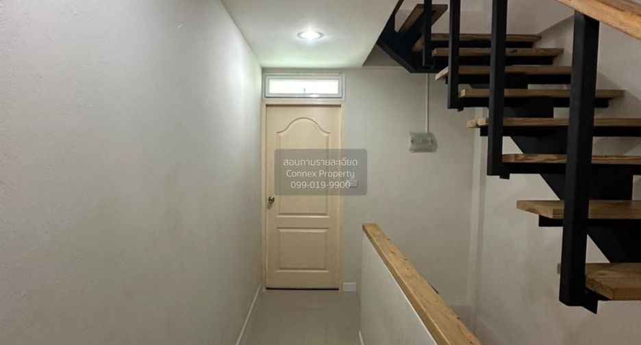 Casa adosada en venta de 4 habitaciones en Wang Thonglang, Bangkok