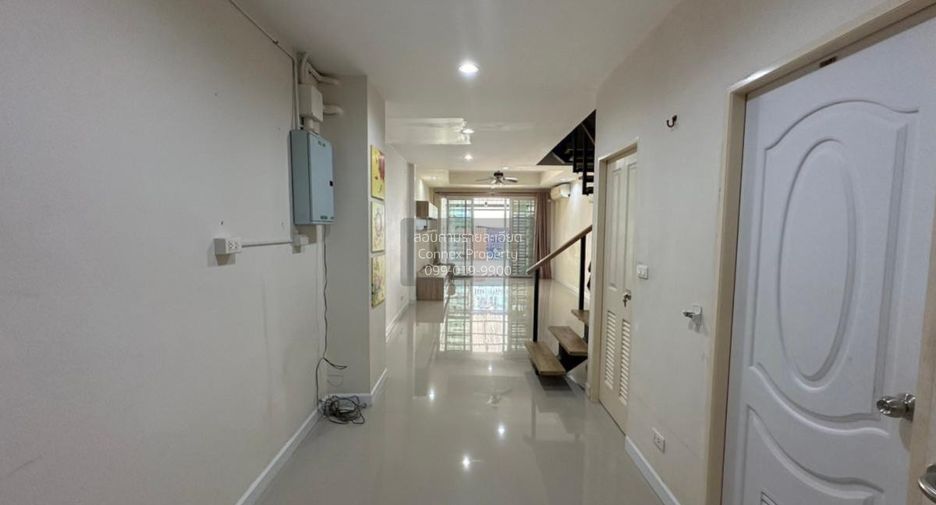 Casa adosada en venta de 4 habitaciones en Wang Thonglang, Bangkok