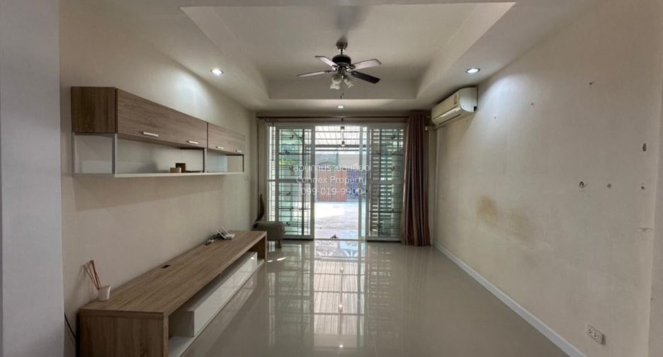 Casa adosada en venta de 4 habitaciones en Wang Thonglang, Bangkok