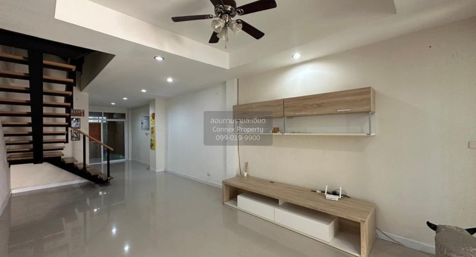 Casa adosada en venta de 4 habitaciones en Wang Thonglang, Bangkok