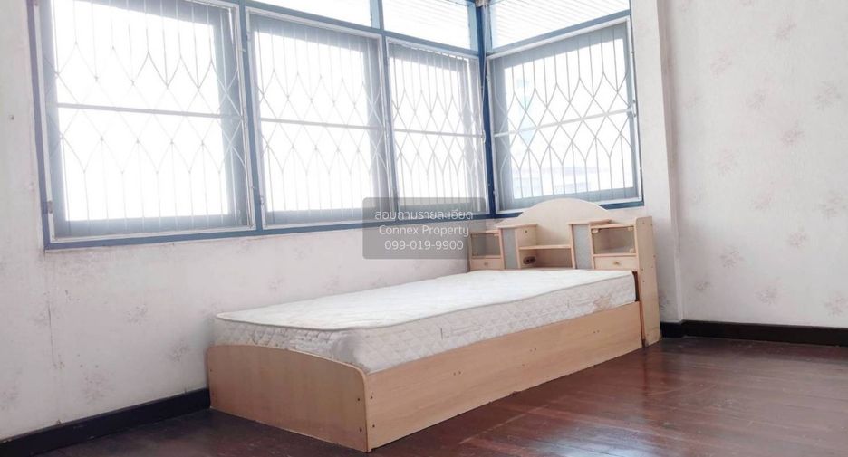 For sale 4 bedrooms house in Khlong Toei, Bangkok