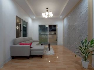 For sale 5 bedrooms townhouse in Mueang Nonthaburi, Nonthaburi