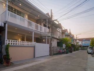 For sale 5 bedrooms townhouse in Mueang Nonthaburi, Nonthaburi