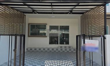 Casa adosada en venta de 2 habitaciones en Thung Khru, Bangkok