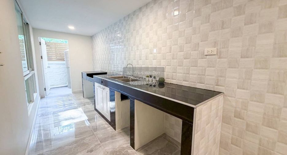 For sale 4 bedrooms house in Pak Kret, Nonthaburi