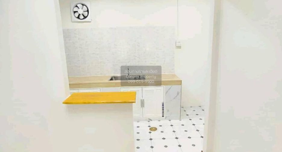 For sale 2 bedrooms townhouse in Mueang Samut Prakan, Samut Prakan