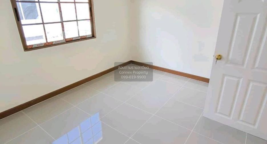 For sale 2 bedrooms townhouse in Mueang Samut Prakan, Samut Prakan