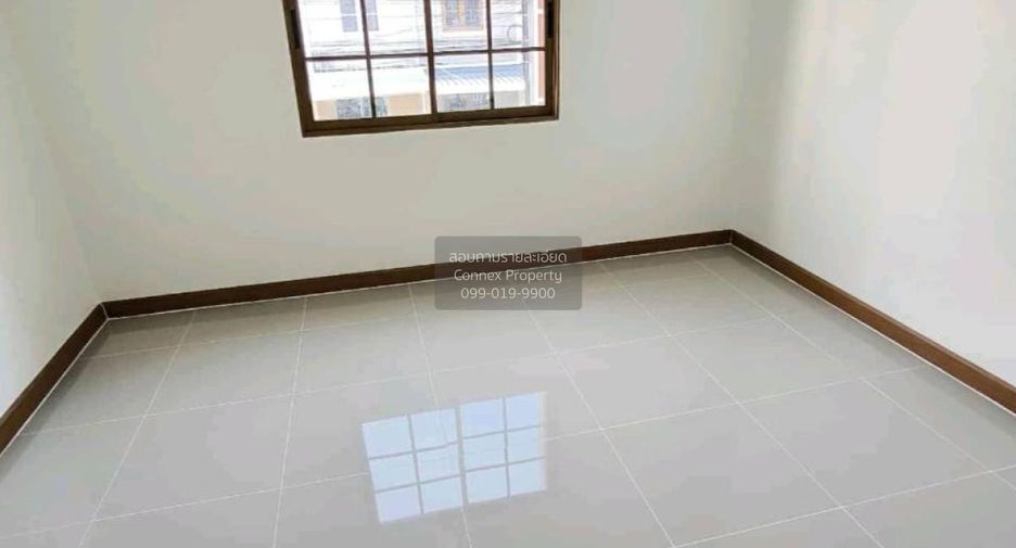 For sale 2 bedrooms townhouse in Mueang Samut Prakan, Samut Prakan