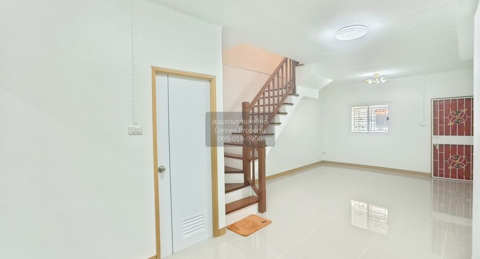 For sale 2 bedrooms townhouse in Mueang Samut Prakan, Samut Prakan