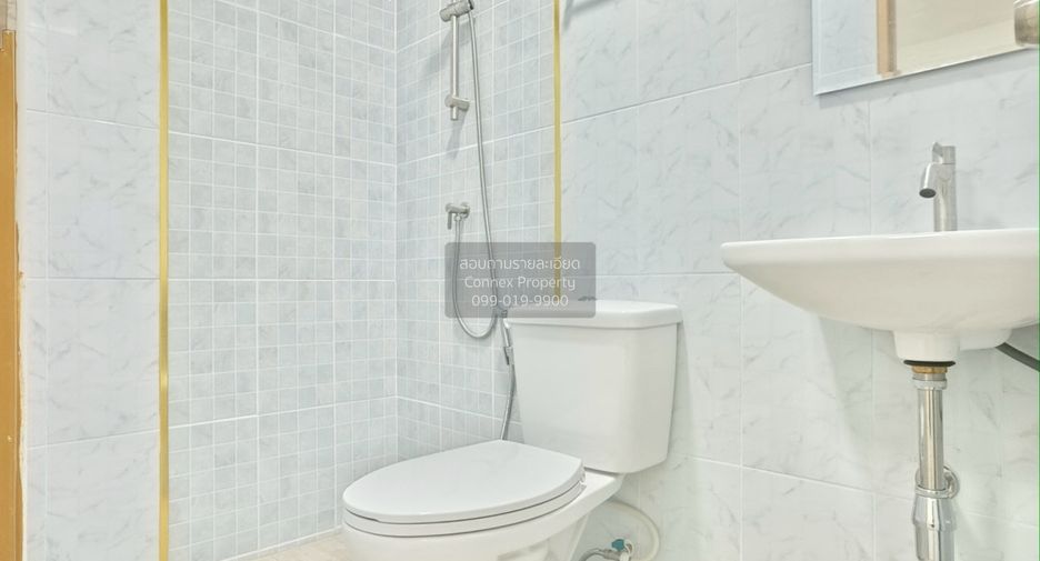 For sale 2 bedrooms townhouse in Mueang Samut Prakan, Samut Prakan