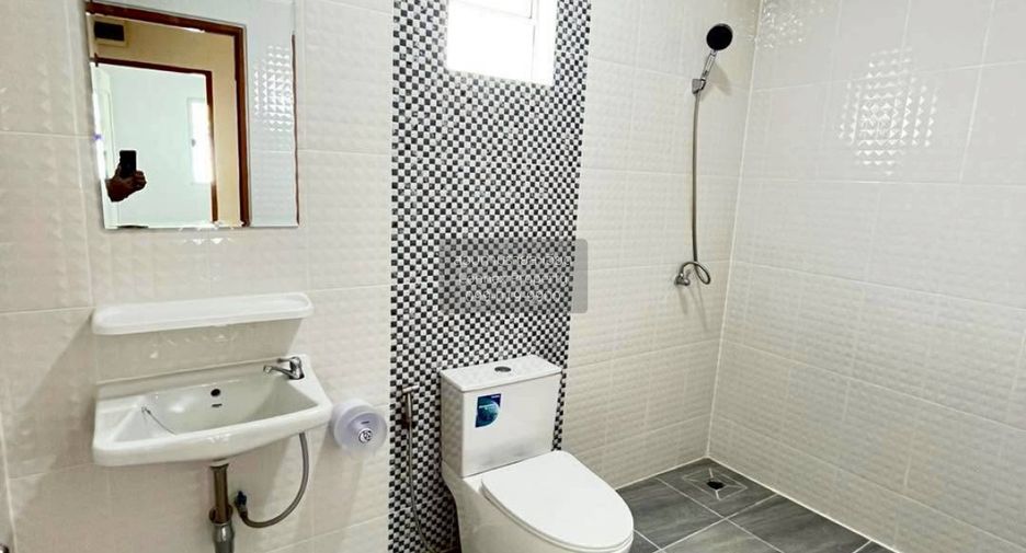 For sale 3 bedrooms townhouse in Khlong Luang, Pathum Thani