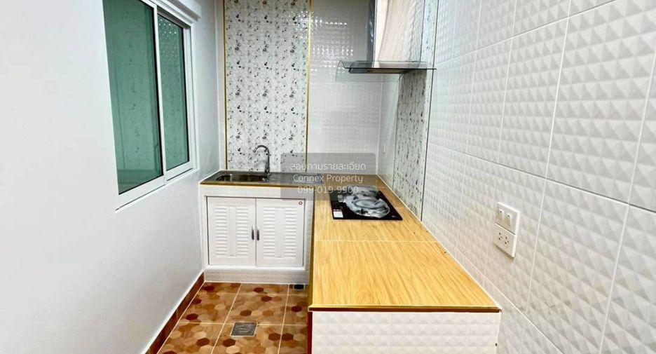 For sale 3 bedrooms townhouse in Khlong Luang, Pathum Thani